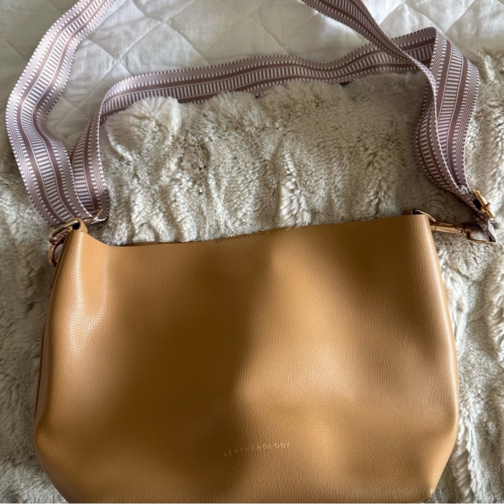 Classic Tan Shoulder Bag - Women Bags Shoulder Bag - Picture 2 of 11